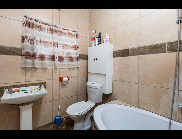 5 BEDROOM HOUSE FOR SALE IN VASCO ESTATE